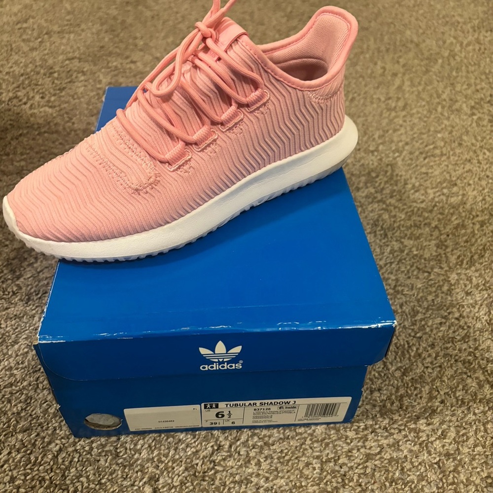 Adidas sneakes